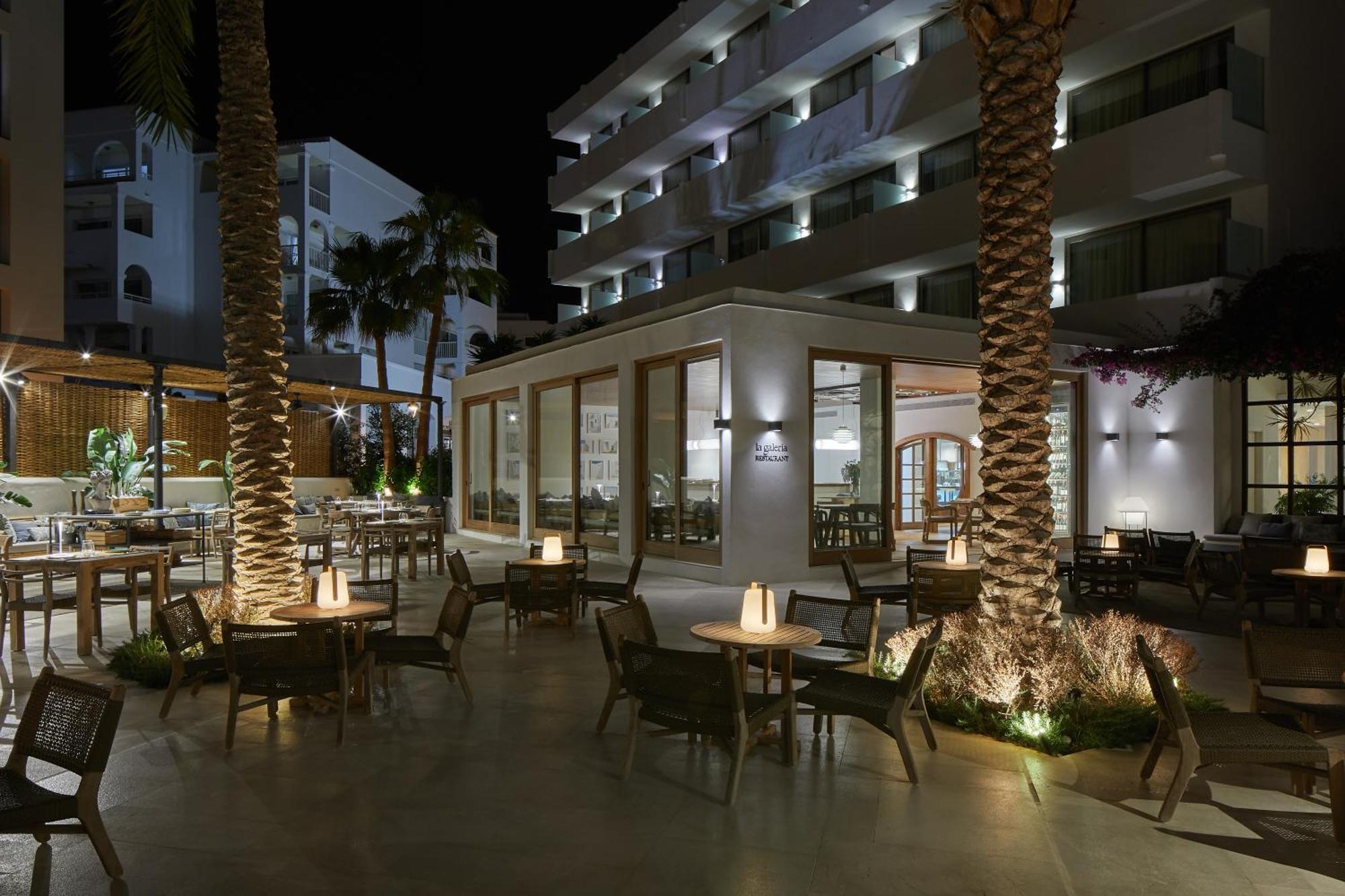 Hotel Tres Torres ซานตาเอวเลเรียเดสริว ภายนอก รูปภาพ