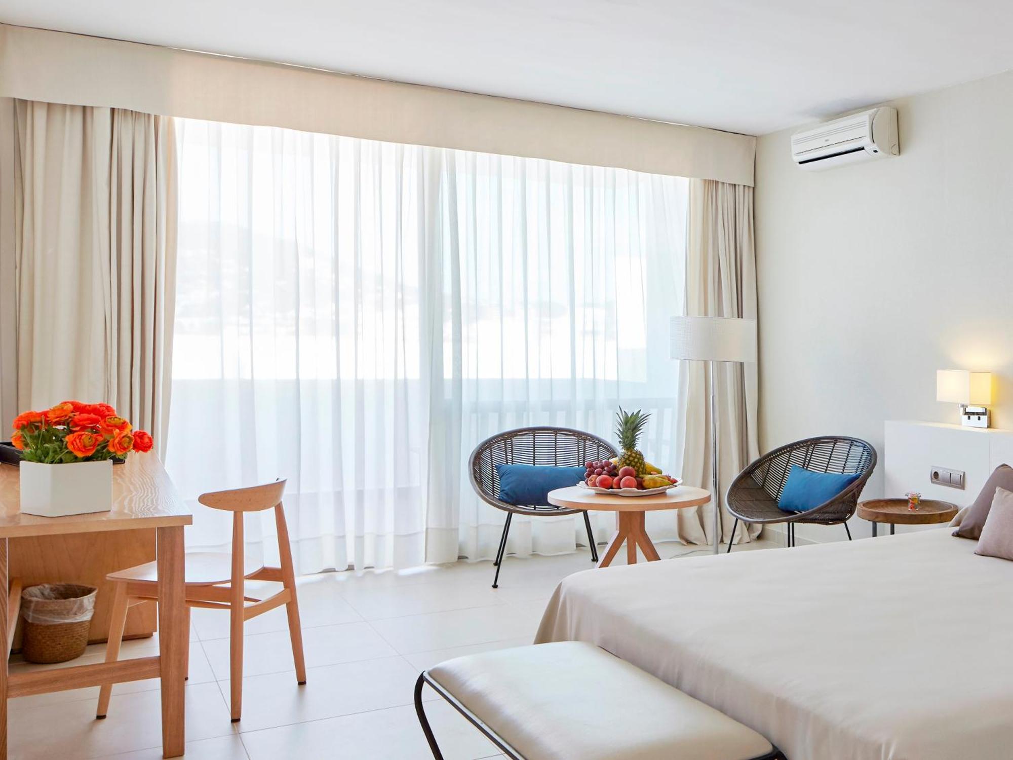 Hotel Tres Torres ซานตาเอวเลเรียเดสริว ห้อง รูปภาพ