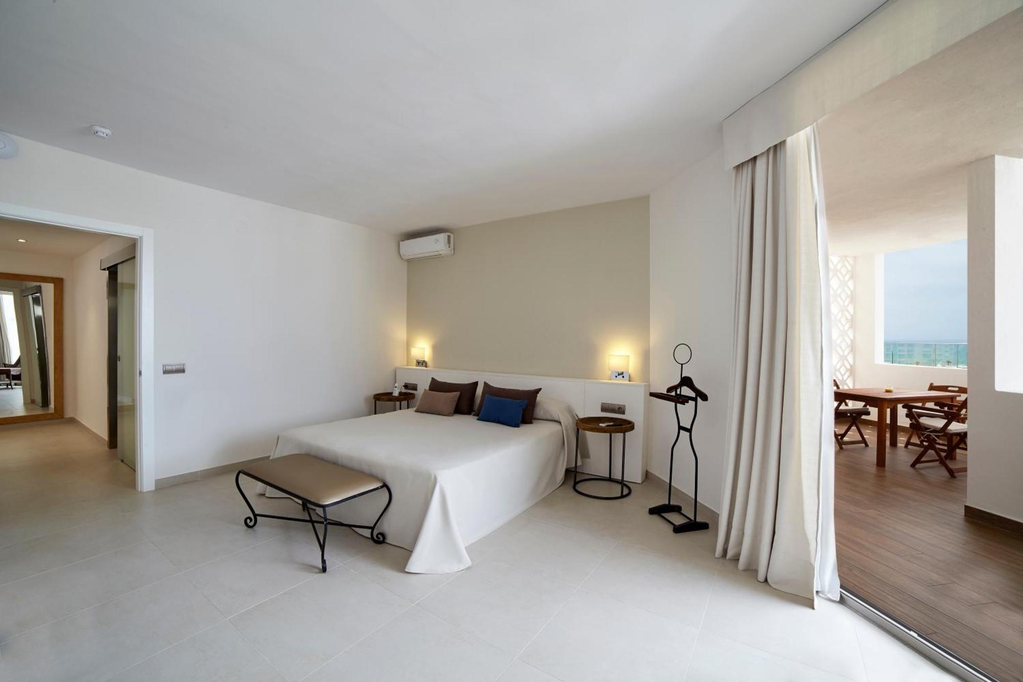 Hotel Tres Torres ซานตาเอวเลเรียเดสริว ห้อง รูปภาพ